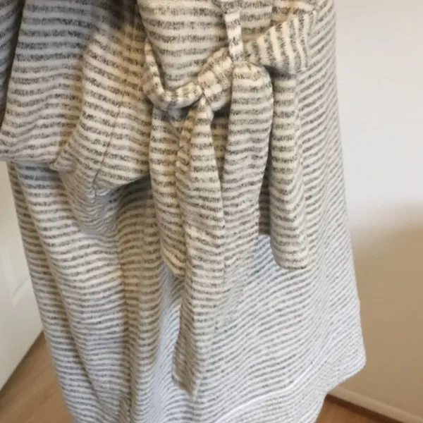 ✨ Abercrombie & Fitch Bow Tie Sleeve Sweater✨ - Image 6