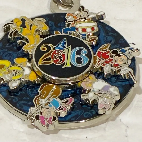 Disney Keychain Metal Turning Motion 2016‎ Mickey Minnie Donald Goofy Pluto - Image 2