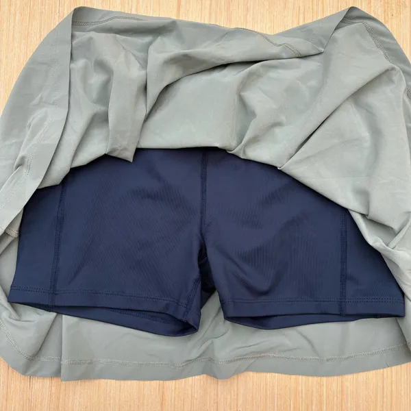 Beyond Yoga two-tone pleated skirt in sage green and navy size S small - Image 4