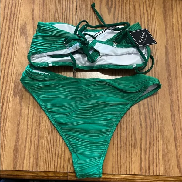 NWT Zaful Green Ribbed Bikini 2 Piece Set Women’s Size Medium - Image 2