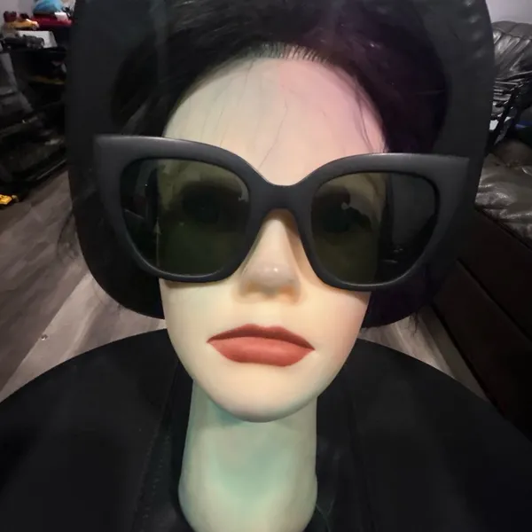 Toms Chic Black Sunglasses with Ray ban case - Image 14