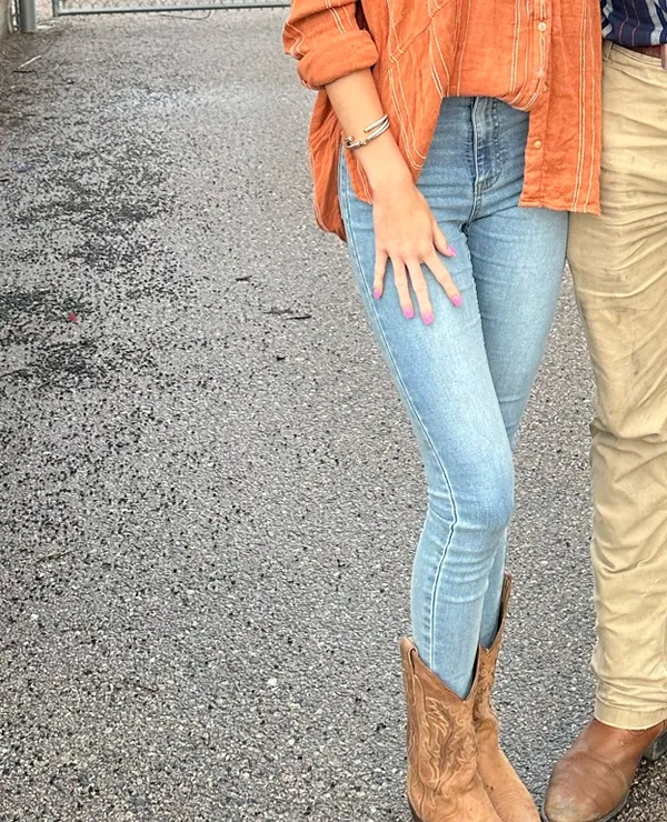 H&M light blue washed denim jeans - Image 2