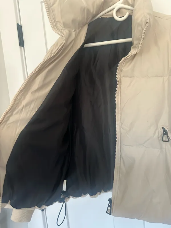 Amazon Puffer Jacket Cropped - Image 4