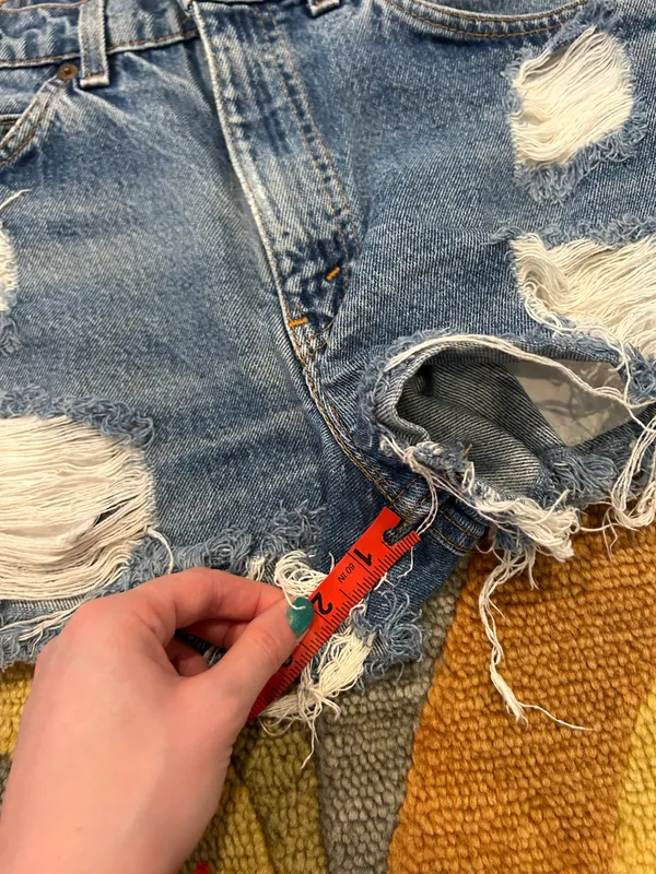 Levi’s Denim Jean Shorts Distressed Frayed 100% Cotton Size 32 Runs Very Small - Image 2