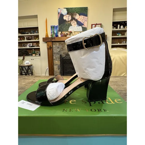 Kate Spade‎ Black Crinkle Patent Leather Sandal Susane Size 8.5 Heeled Formal - Image 2