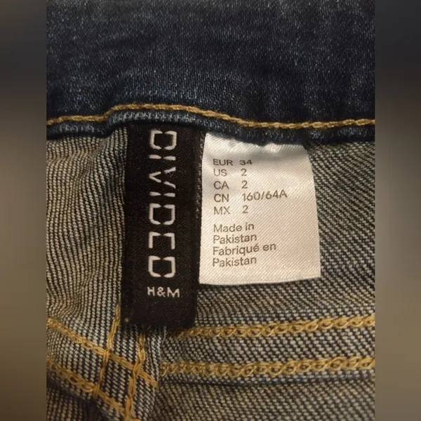 H&M Divided‎ Distressed Denim Shorts Women’s Size 2 - Image 10