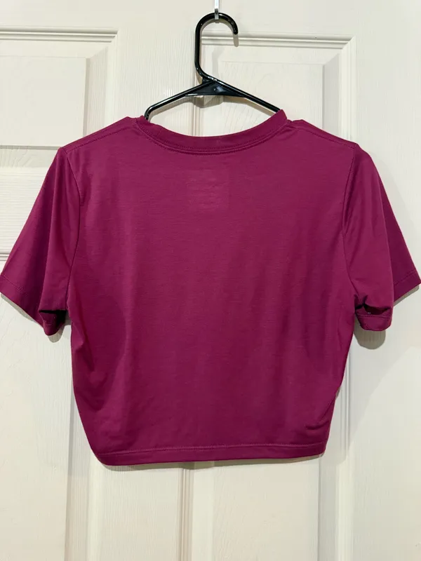 Nike Cropped T-Shirt - Image 2