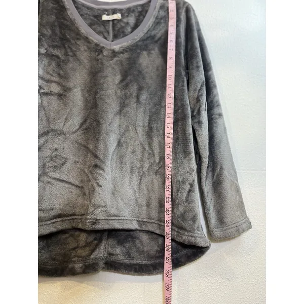 UGG Women’s Sz L Long Sleeve V-Neck Fleece Pullover Sweatshirt - Image 3