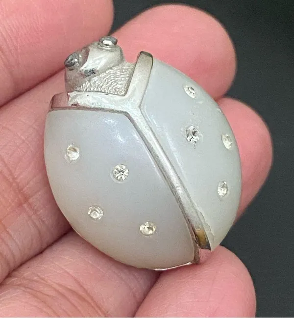 Vintage 70’s AVON Frosted Lucite Silvertone Ladybug Small Brooch 7.5g - Image 8