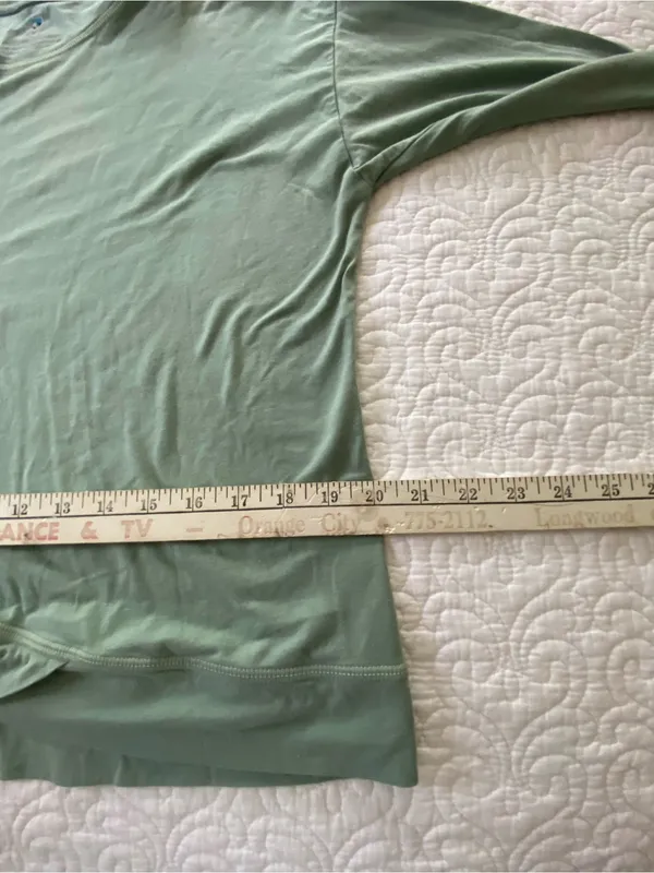 Kuhl Sage Green Long-Sleeve Crewneck Top Size L Casual Comfortable - Image 9