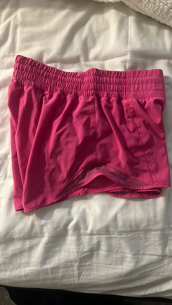 Size 4 Lululemon hotty hot shorts 2.5” pink - Image 3