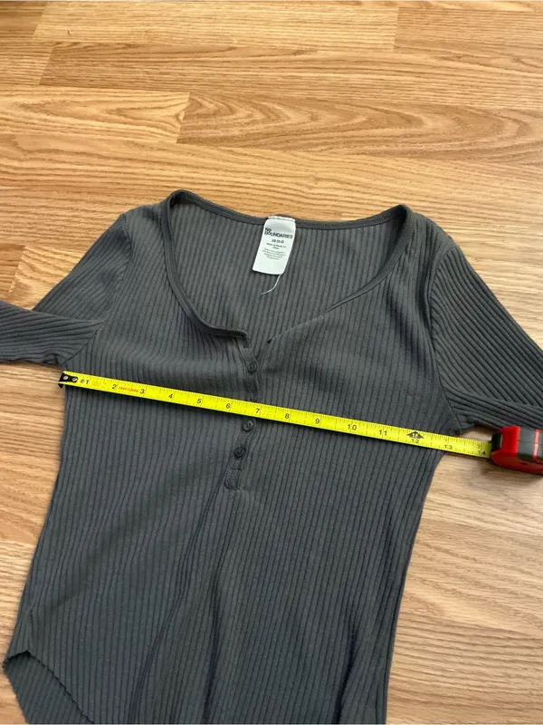No Boundaries Dark Gray Ribbed Henley Long-Sleeve Top Size XS - Image 4