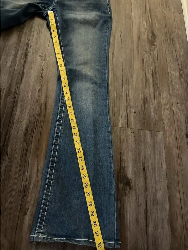 Y2K Red Rivet Light Wash Flared Embellished Jeans Sz 7 - Image 5