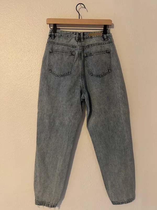 White Fox High-Waisted Light Wash Women’s Jeans - Image 2