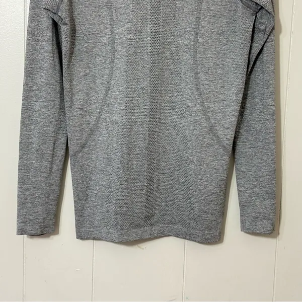 Lululemon Swiftly Tech Long Sleeve 2.0 Gray Size 12 Thumbholes Athletic Top - Image 10
