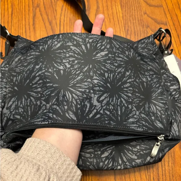 Baggallini Crossbody Everyplace Bag NWT Black Floral School College Travel - Image 9