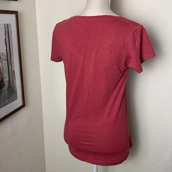 University of South Carolina Fighting Gamecocks V-Neck Tee Size XL (Runs Small) - Image 4