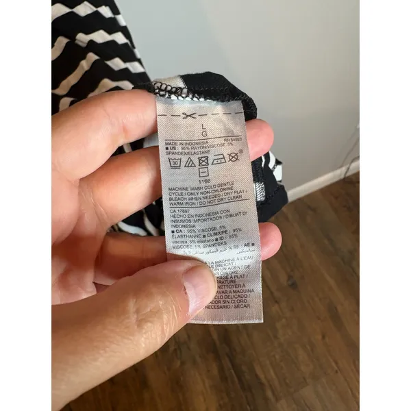 Old Navy black and white striped casual dress - Image 3