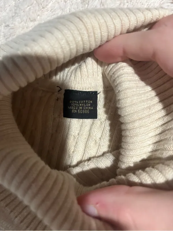 Cream turtleneck fits a small - Image 4