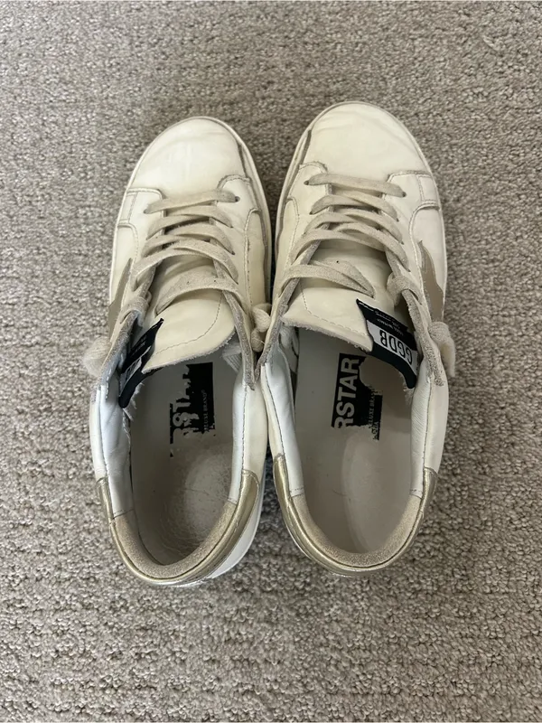 Dirty old sneakers White and Gold Star Low-Top Women's Sneakers - Image 5