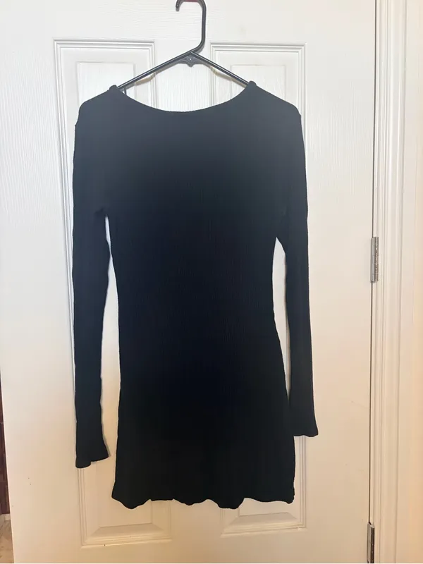 Brandy Melville Black Ribbed Long-Sleeve Dress - Image 4