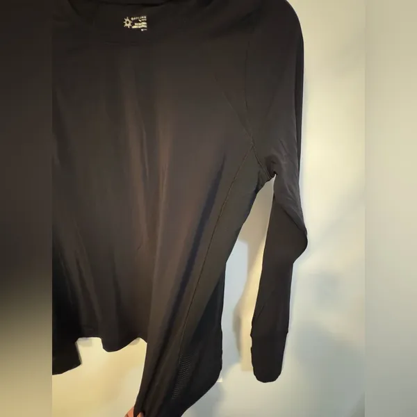 Offline by Aerie Black Long Sleeve Medium Thumbhole cutout Brand new with tags!! - Image 6