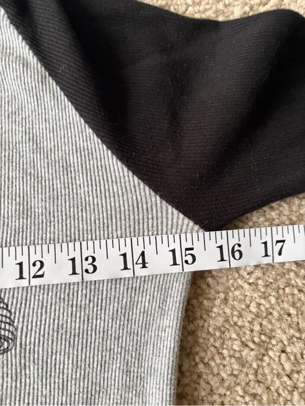 Brandy melville John Galt Pacsun Long-Sleeve Top Gray & Black Raglan size small - Image 9