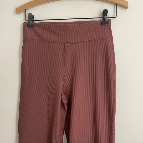 Old Navy Powersoft Ribbed Flare Leggings Brown Size M - Image 8