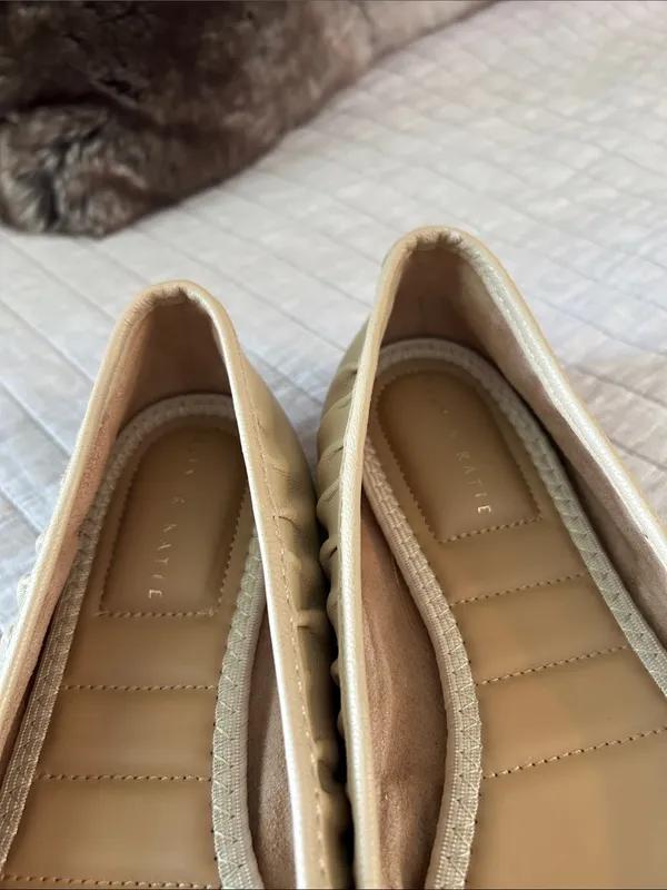 Kelly & Katie nude light tan leather pointed toe bow ballet flats 8 - Image 5