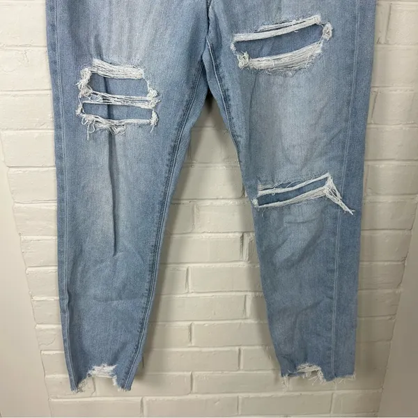American Eagle Light Wash Distressed Curvy Mom Jean Size 4 - Image 7