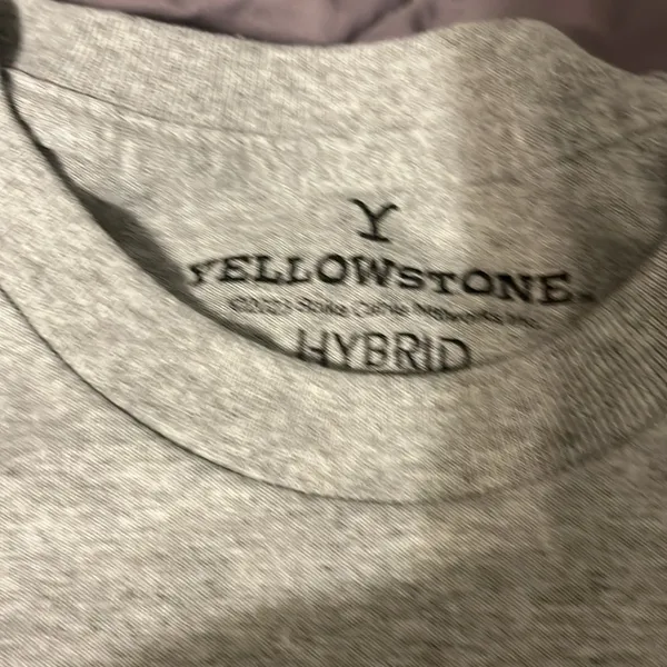 Yellowstone Dutton ranch paramount pictures tee shirt size medium. - Image 2