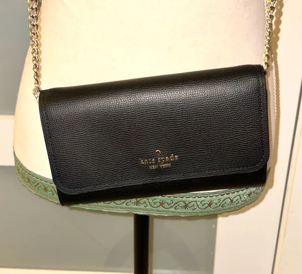 Kate Spade New York Darcy Chain Wallet Crossbody in black. - Image 2