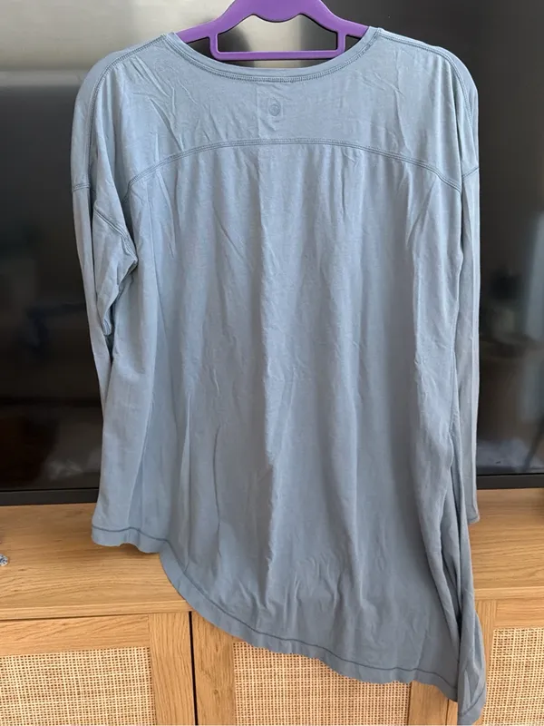 lululemon athletica Long Sleeve Asymmetric Tee in blue size 10 - Image 5
