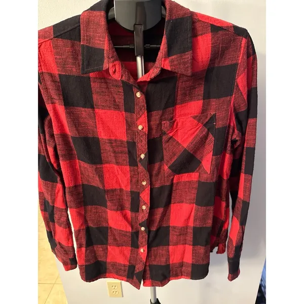 Arizona Jeans Women's red black buffalo plaid pattern Button‎ Down Size Medium - Image 2
