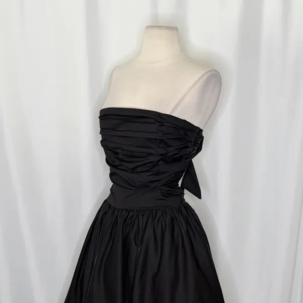 NWT!! HELLO MOLLY Upon A Cloud Strapless Bubble Midi Dress Solid Black X-Small‎ - Image 6