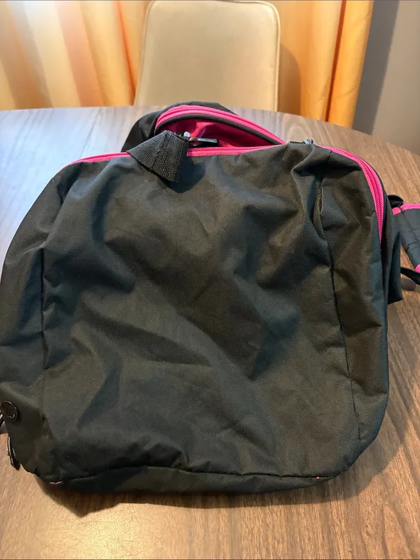 Protege Black and Magenta Duffel Bag - Image 4