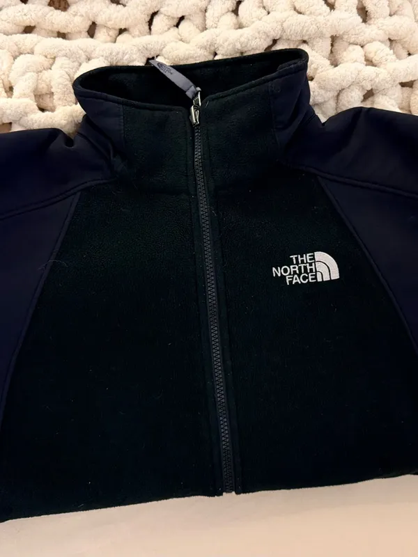 The North Face Women's Black Full-Zip Fleece Jacket Size Medium - Image 3
