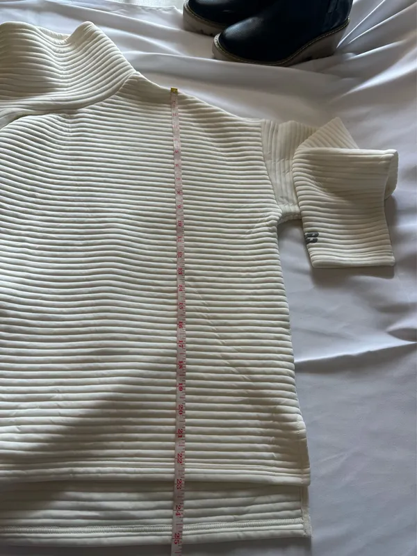 Women’s New Balance Quilted Sweatshirt Size XL - Image 3