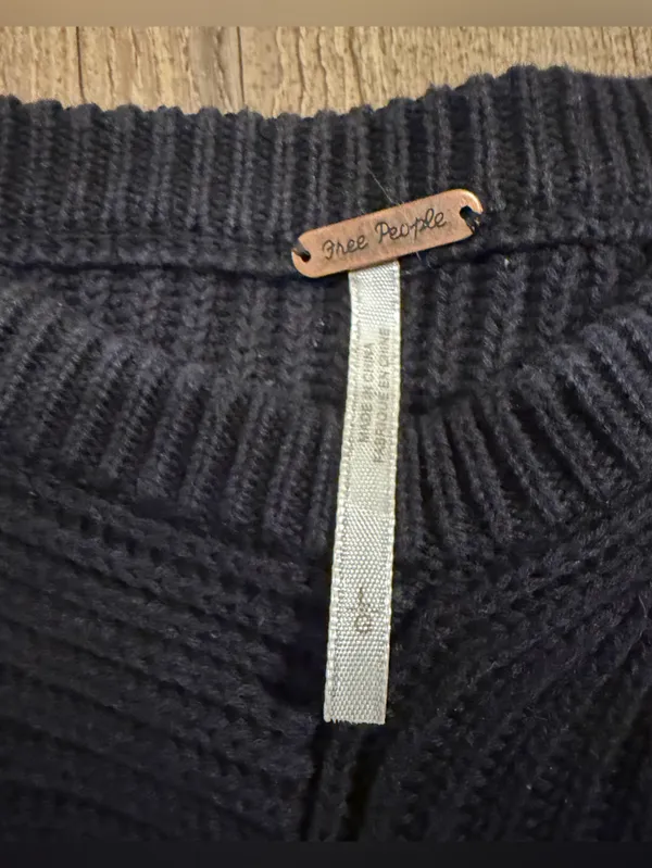 Free People Black Ribbed Oversized Asymmetrical Crewneck Sweater Large - Image 2