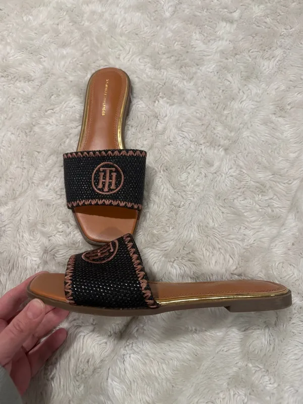 Tommy Hilfiger‎ Women's Pezley flat sandals in Black and Brown Size 7.5 - Image 2