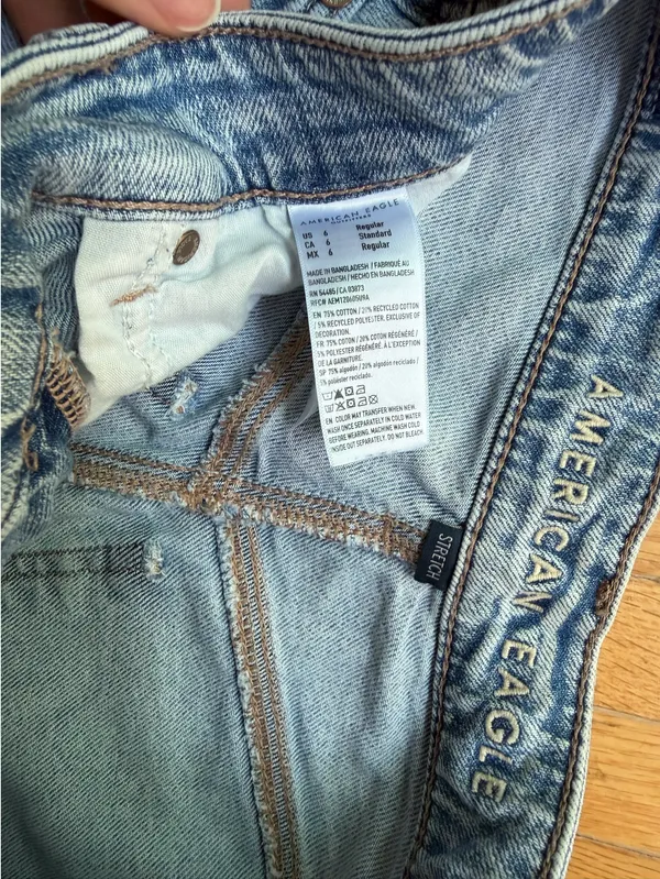 American Eagle Jeans - Image 3