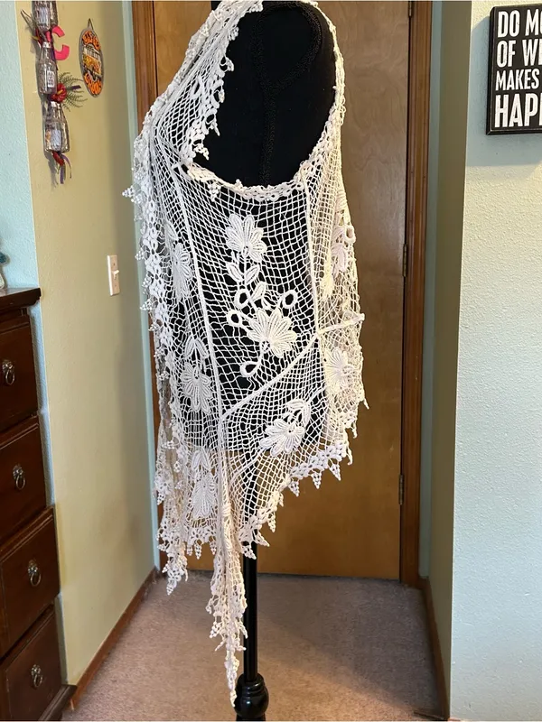 Sun & Shadow ivory crochet floral duster vest pointed hem size S festival boho - Image 4