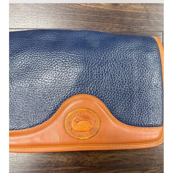 Vtg Dooney & Bourke Navy Blue & Tan All Weather Leather Organizer Crossbody Bag - Image 2