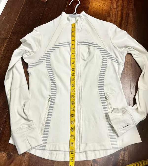 Lululemon Jacket. Ladies 10 - Image 10