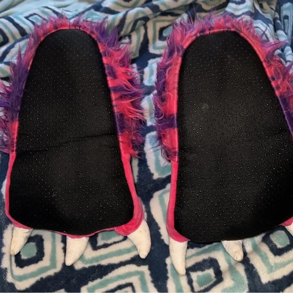 Animal Paw Slippers with Claws for Kids and Adults - Image 4