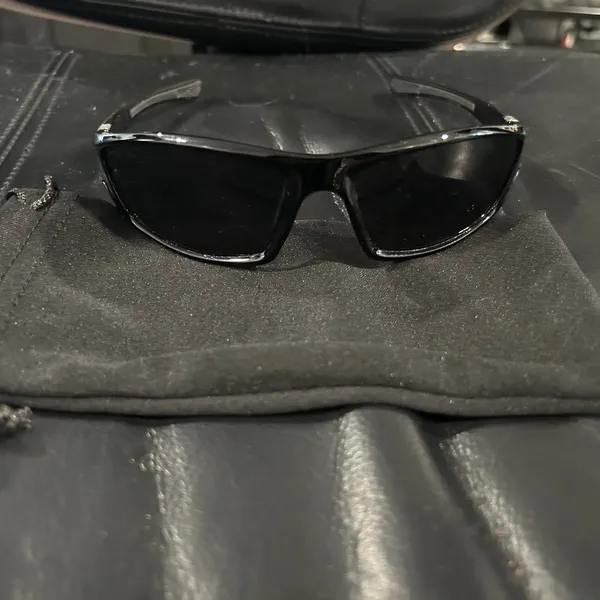 Polarized Unisex Black Frame Sunglasses with Dark Lenses unisex NWOT - Image 11