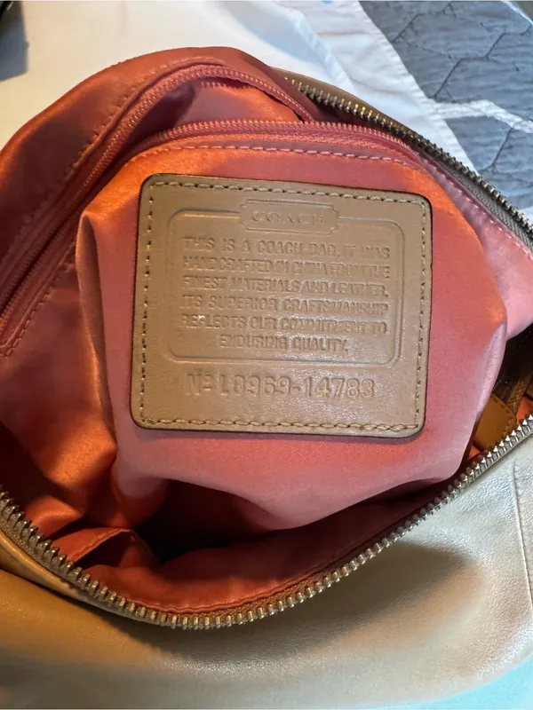 Coach Tan Leather Hobo Bag - Versatile Everyday Shoulder Bag - Image 4