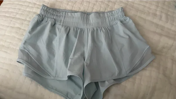 Lululemon Shorts 2.5" - Image 2