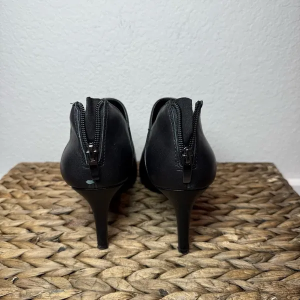 Bandolino Sleek Black Heeled Boots - Image 4