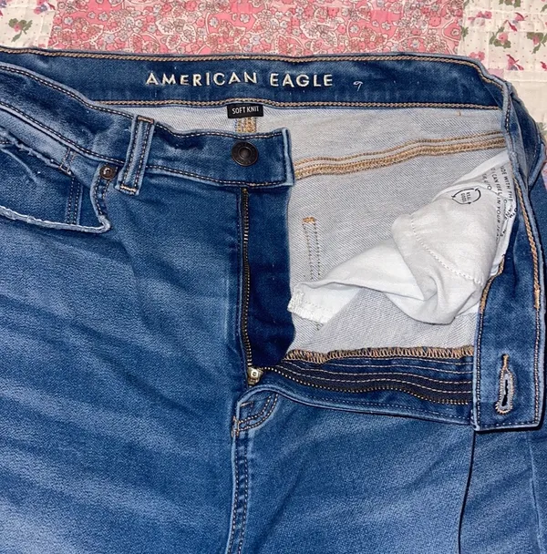 American Eagle Ripped Mom Jeans - Image 5